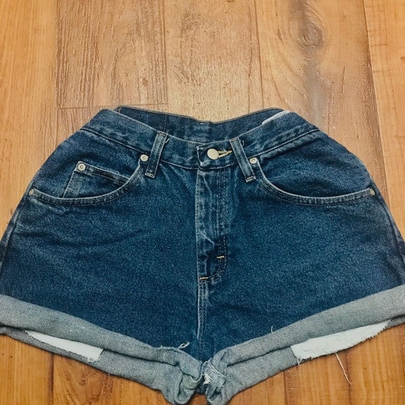 BLM high waisted shorts - Picture 2 of 4
